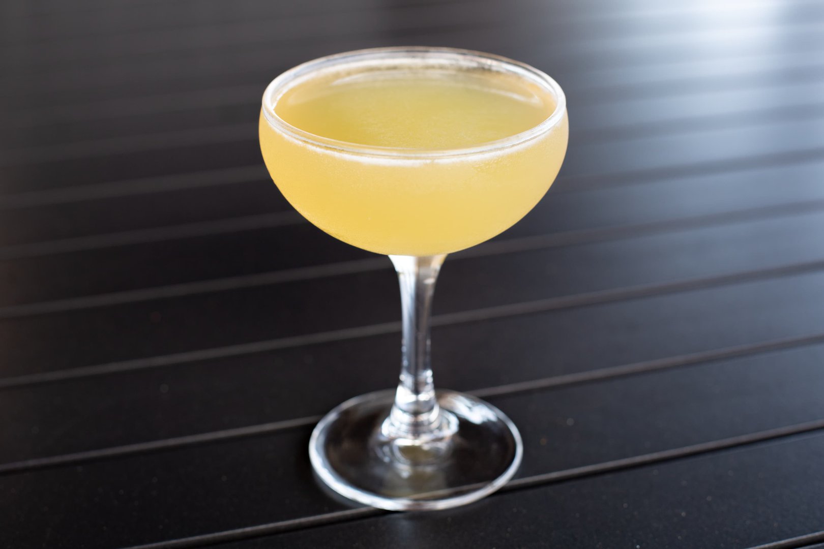 Bee's Knees Recipe - CocktailLove